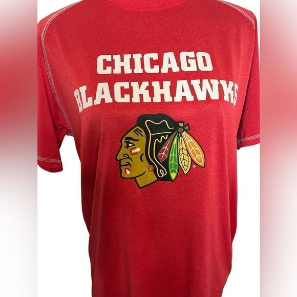 NHL CHICAGO BLACKHAWKS HOCKEY DRI-FIT TSHIRT MENS SIZE MEDIUM - Picture 8 of 9